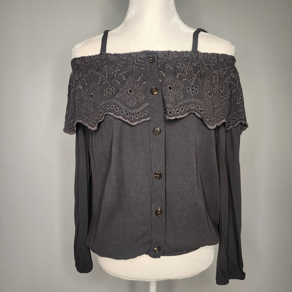 🌻3 for $18 Maurices Gray Lace Off Shoulder Top